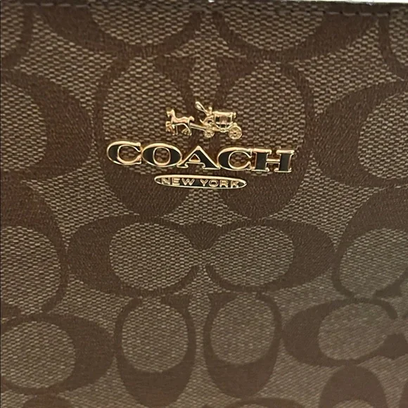 NWOT Coach Tan Signature Tote with Gold Hang Tag - Picture 3 of 8